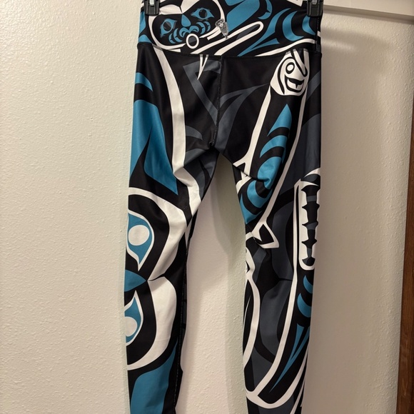 NoMiNoU Activewear leggings with artist design print size S - Canada made - Picture 14 of 15